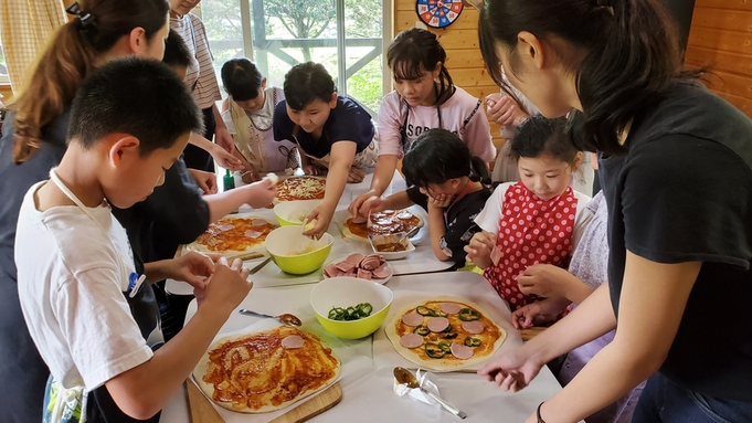 【石窯ピザ焼き体験】ピザ生地を伸ばしてトッピング！美味しいピザを作ろう☆限定３組まで